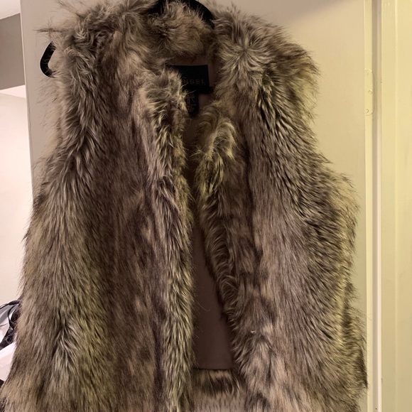 Faux fur vest - Picture 2 of 4